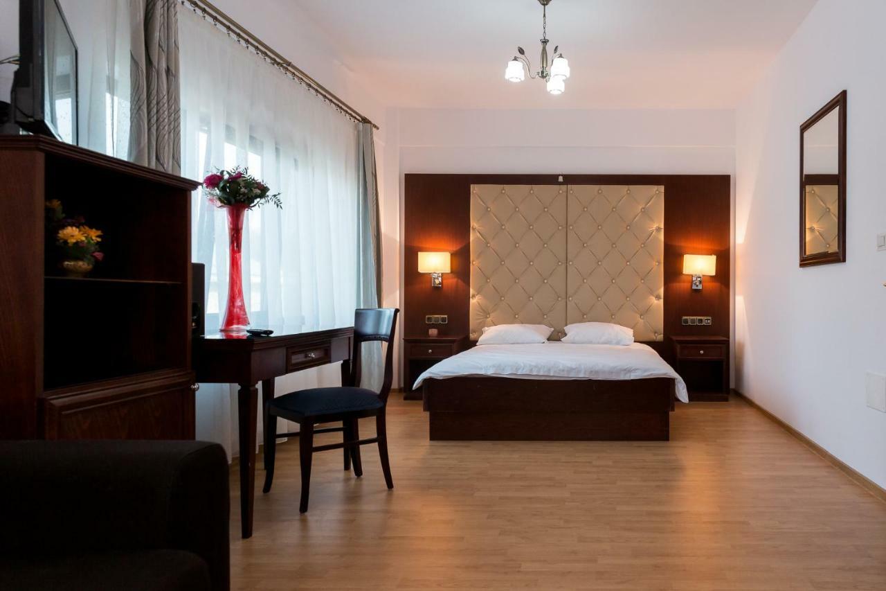 Enigma Bucovinei Hotel Vicovu de Jos Exterior photo